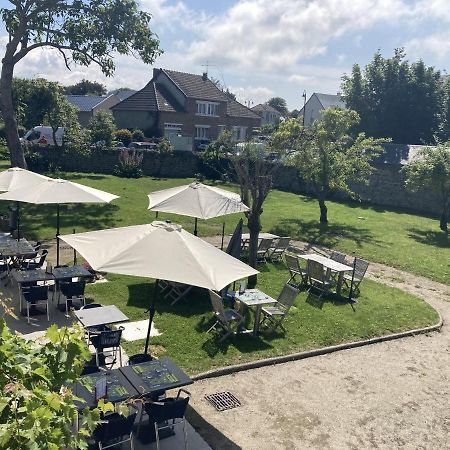 Logis Auberge De Carolles Exterior foto