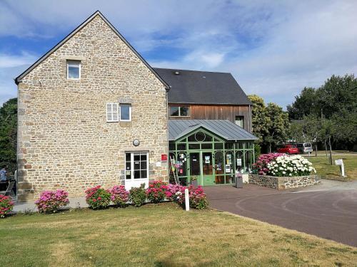 Logis Auberge De Carolles Exterior foto