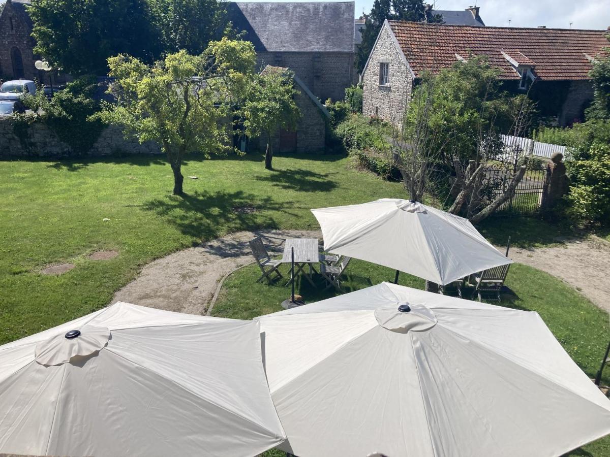 Logis Auberge De Carolles Exterior foto