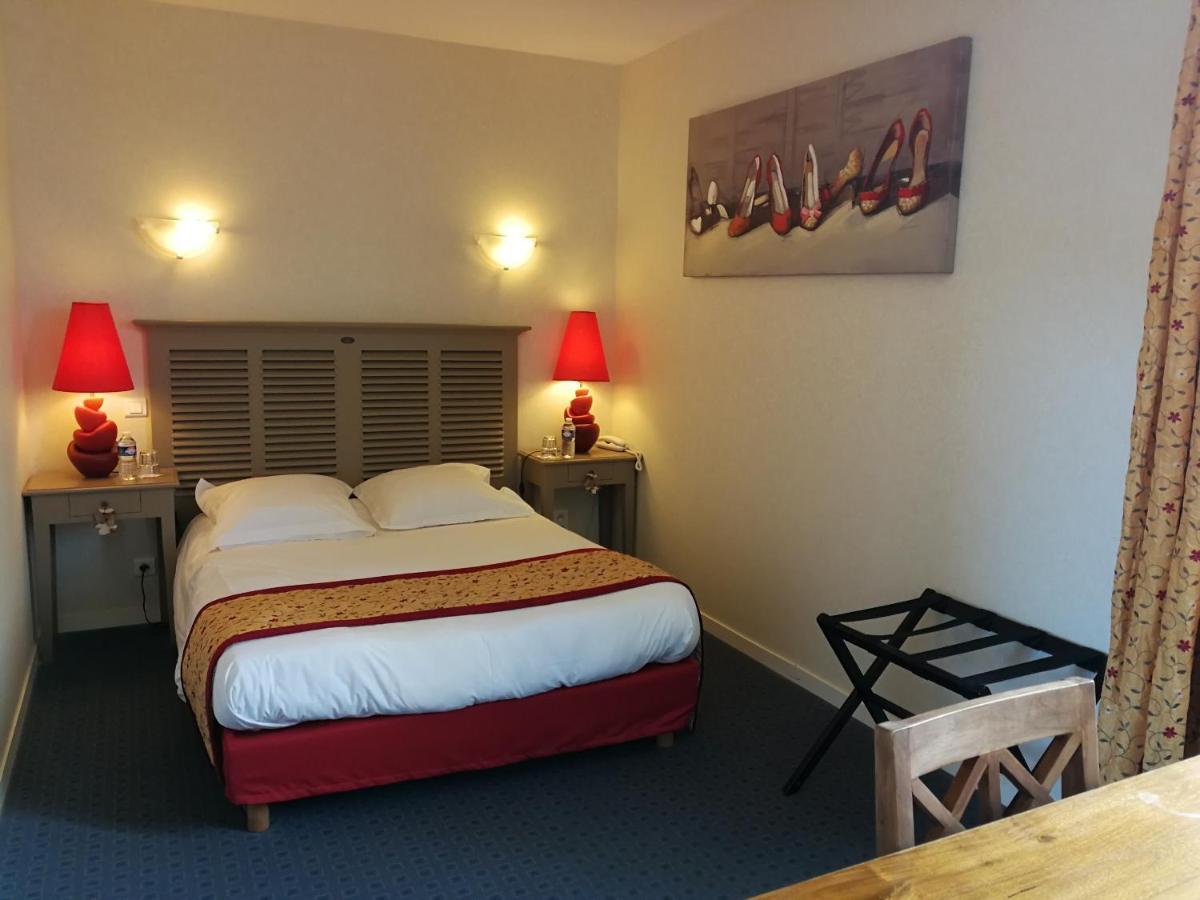 Logis Auberge De Carolles Zimmer foto