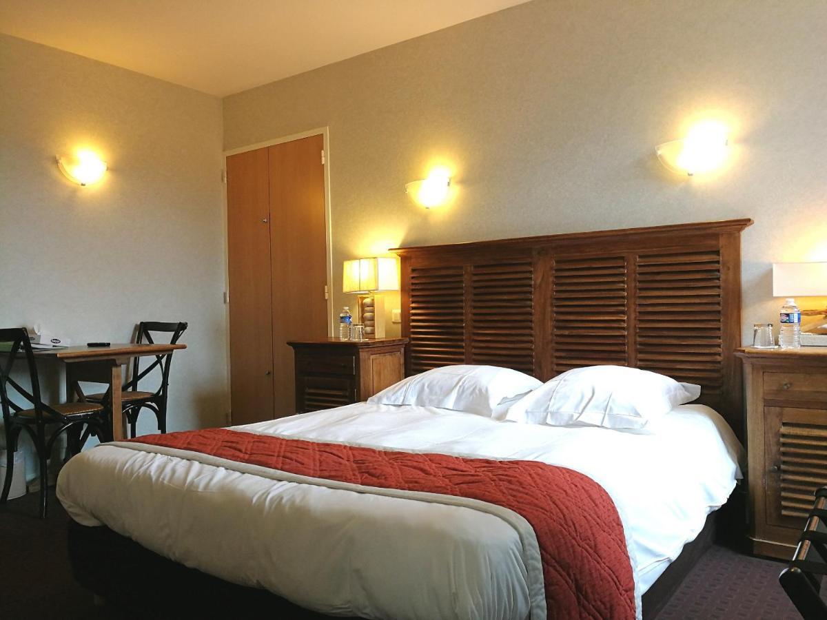 Logis Auberge De Carolles Zimmer foto