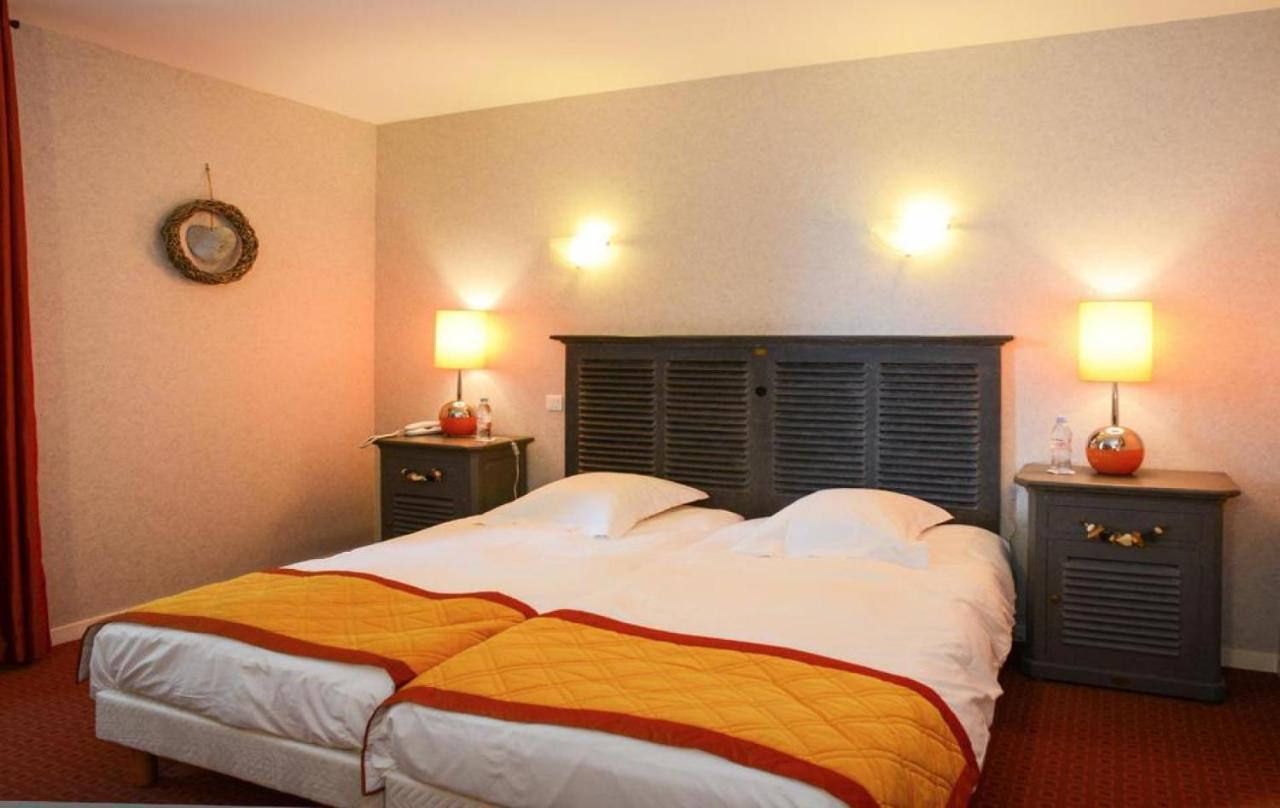 Logis Auberge De Carolles Zimmer foto